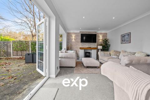 4 bedroom detached house for sale, Shaftesbury Crescent, Staines-upon-thames TW18