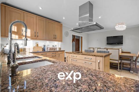 4 bedroom detached house for sale, Shaftesbury Crescent, Staines-upon-thames TW18