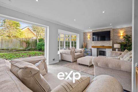 4 bedroom detached house for sale, Shaftesbury Crescent, Staines-upon-thames TW18