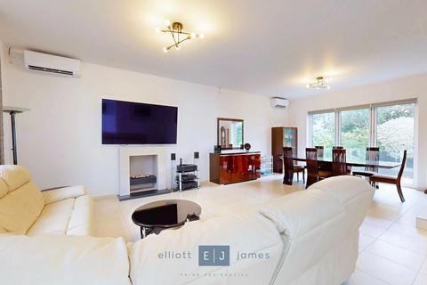4 bedroom detached house for sale, West View, Loughton IG10