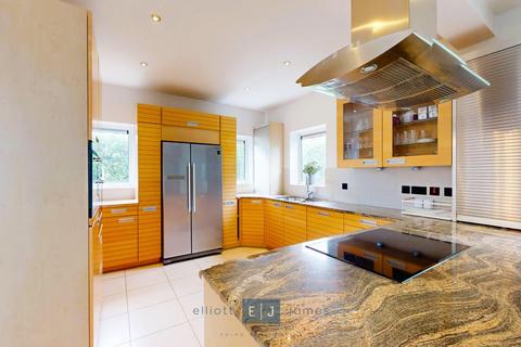 4 bedroom detached house for sale, West View, Loughton IG10