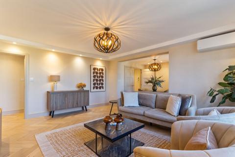 3 bedroom flat for sale, Boydell Court, NW8