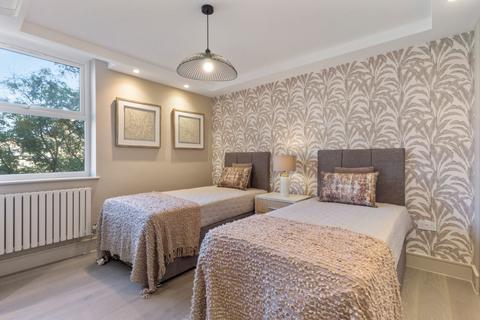 3 bedroom flat for sale, Boydell Court, NW8
