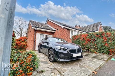 3 bedroom bungalow to rent, St Andrews Gardens, COLCHESTER