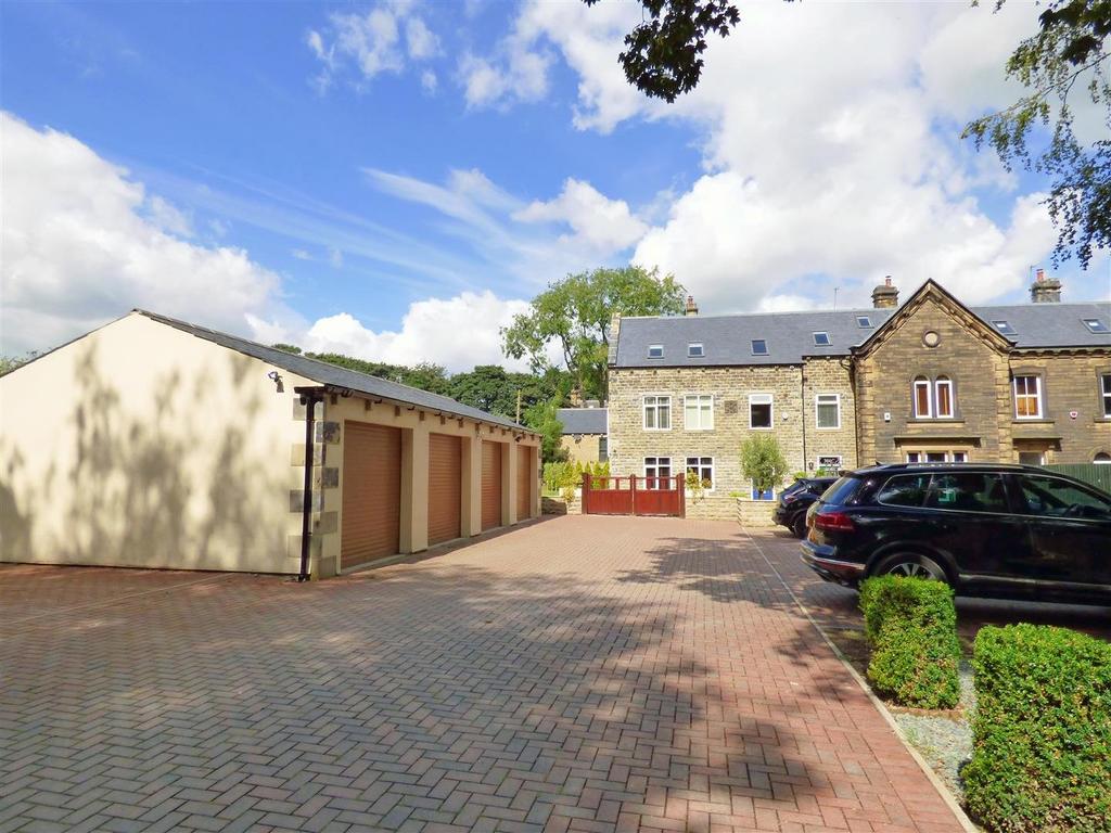 Garage & Parking