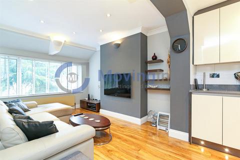 2 bedroom maisonette to rent, Canterbury Avenue, Slough, SL2 1BH