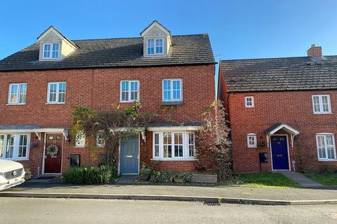 4 bedroom semi-detached house for sale, Primrose Way, Kidderminster, DY10