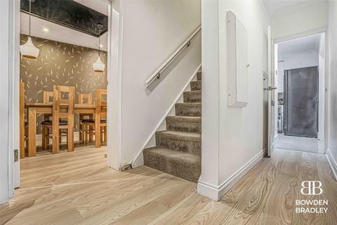 4 bedroom house for sale, Peregrine Road, Ilford, IG6