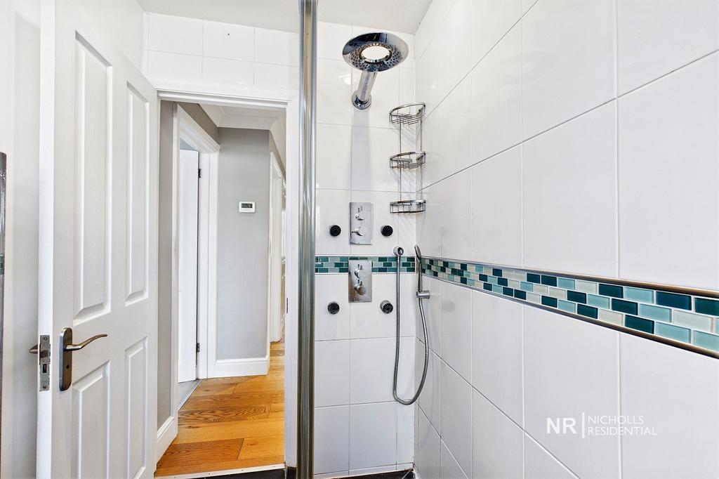 Shower Room Extra Photo