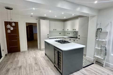 3 bedroom semi-detached house to rent, Sorrel Drive, Kingsbury, Kingsbury, B78