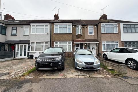 Beechfield Gardens, Romford, RM7