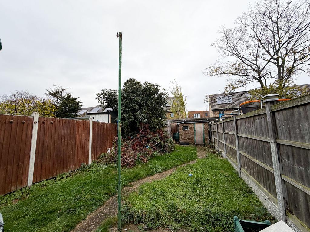 Beechfield Gdns RM7