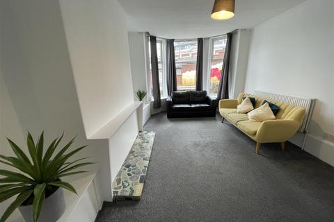 5 bedroom terraced house to rent, St Michaels Terrace, Headingley, Leeds, LS6 3BQ