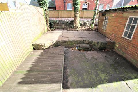5 bedroom terraced house to rent, St Michaels Terrace, Headingley, Leeds, LS6 3BQ