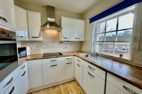 undefined, Longbridge, Farnham