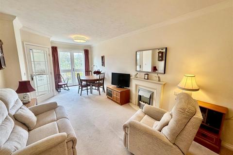 undefined, Longbridge, Farnham
