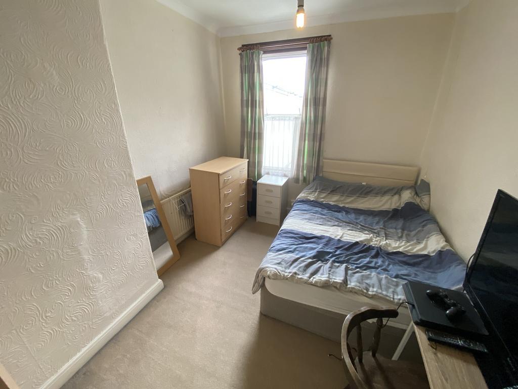 Rear bedroom 2