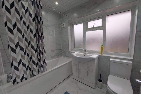 3 bedroom end of terrace house to rent, LEYSWOOD DRIVE, NEWBURY PARK