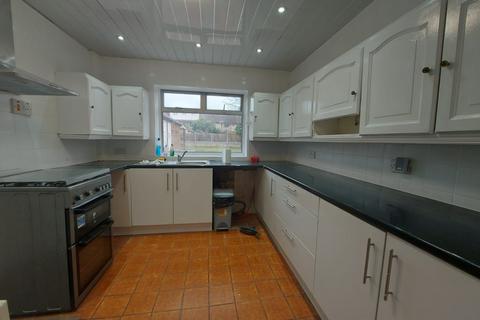 3 bedroom end of terrace house to rent, LEYSWOOD DRIVE, NEWBURY PARK