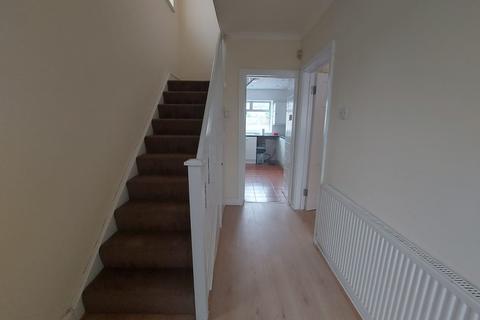 3 bedroom end of terrace house to rent, LEYSWOOD DRIVE, NEWBURY PARK