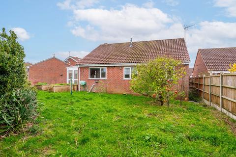 3 bedroom detached bungalow for sale, Noel Close, Hopton