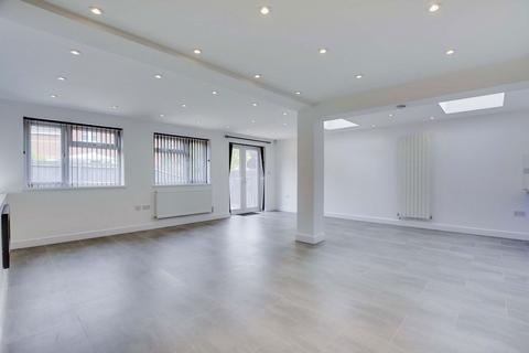 4 bedroom semi-detached house for sale, Woodlands Court, Leicester, Leicestershire, LE2 4QE