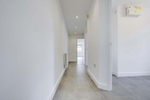4 bedroom semi-detached house for sale, Woodlands Court, Leicester, Leicestershire, LE2 4QE