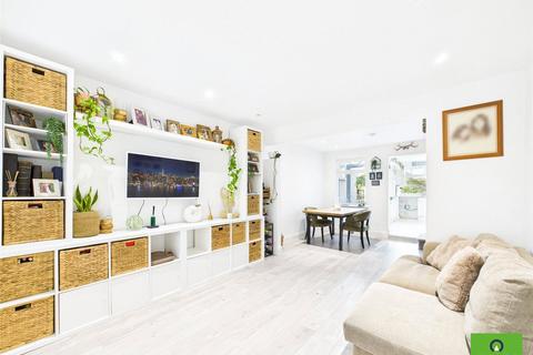 2 bedroom terraced house to rent, Woodlands Road, Romford RM3