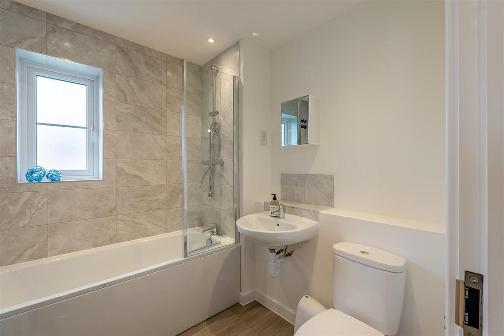 Family bathroom.jpg