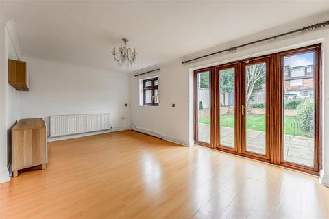 4 bedroom detached house to rent, Arlington Road, Woodford Green
