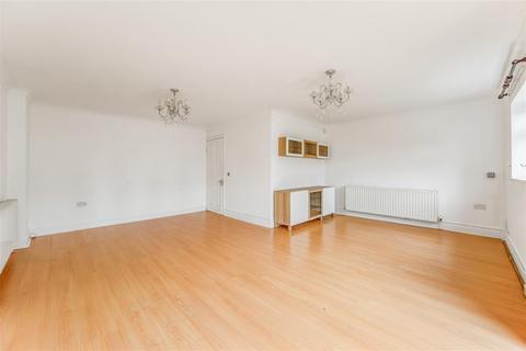 4 bedroom detached house to rent, Arlington Road, Woodford Green