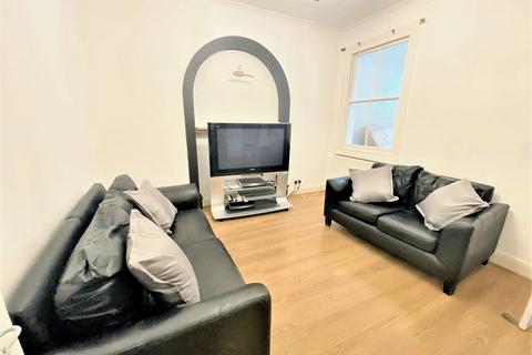 1 bedroom in a flat share to rent, 76 Bridge Road, Uxbridge, UB8
