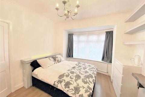 1 bedroom in a flat share to rent, 76 Bridge Road, Uxbridge, UB8