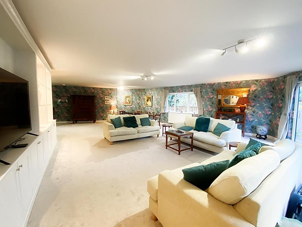 Lounge/ Dining Room