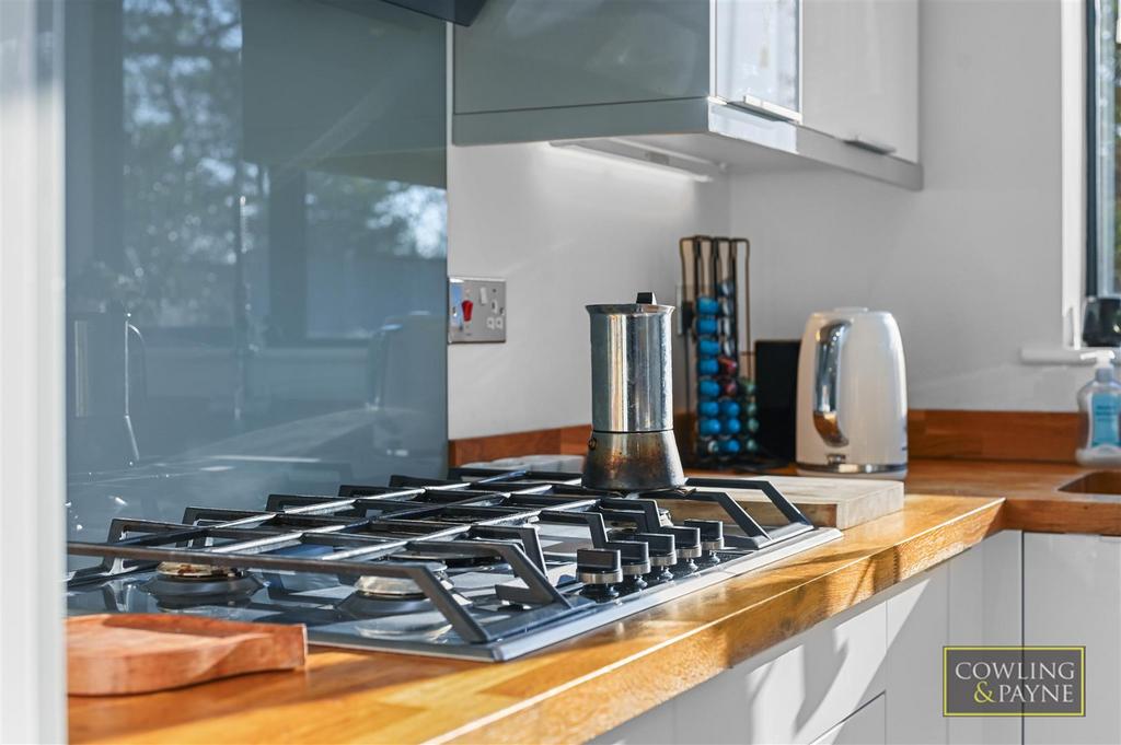 Kitchen with breakfast bar