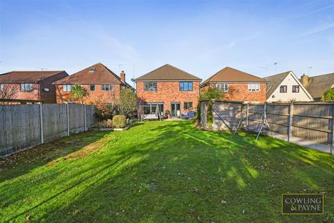 4 bedroom detached house for sale, Kelly Road, Bowers Gifford, Basildon