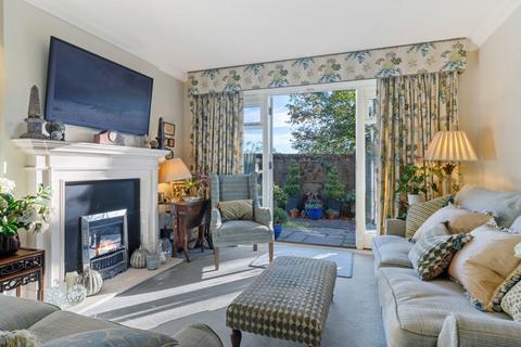 2 bedroom flat for sale, High Street, Haslemere, Surrey