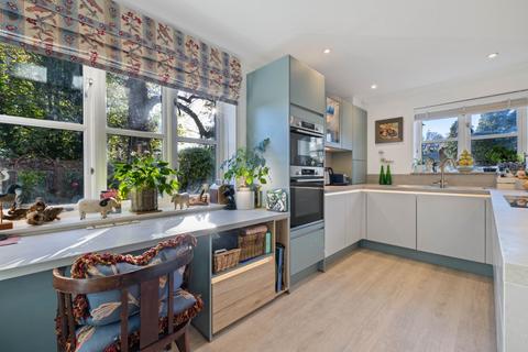 2 bedroom flat for sale, High Street, Haslemere, Surrey