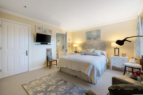 2 bedroom flat for sale, High Street, Haslemere, Surrey