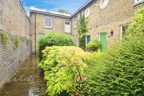 2 bedroom mews to rent, Priory Mews Priory Courtyard CT11