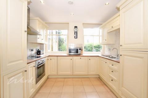 2 bedroom mews to rent, Priory Mews Priory Courtyard CT11