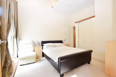 2 bedroom mews to rent, Priory Mews Priory Courtyard CT11