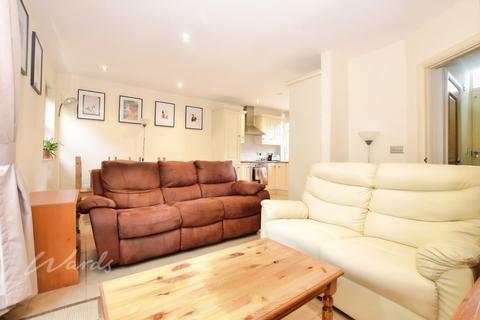 2 bedroom mews to rent, Priory Mews Priory Courtyard CT11