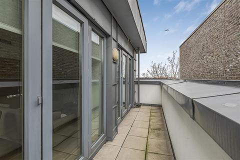 2 bedroom flat to rent, Upper Richmond Road, Putney, SW15