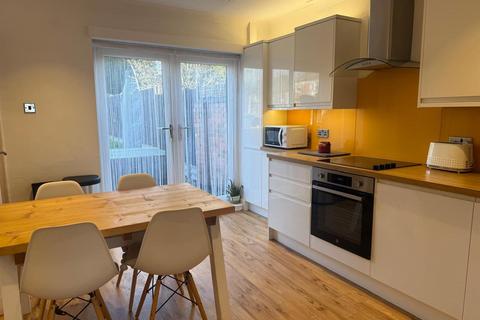 3 bedroom terraced house to rent, Orchards Drive, Wigston