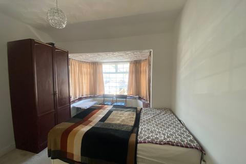 undefined, Kingswood Avenue, Hounslow TW3