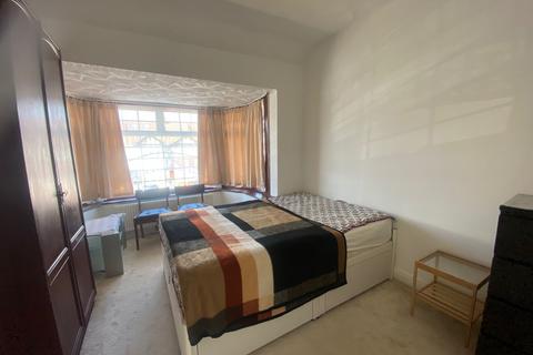 undefined, Kingswood Avenue, Hounslow TW3