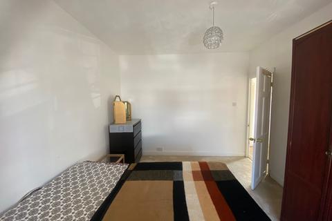 undefined, Kingswood Avenue, Hounslow TW3