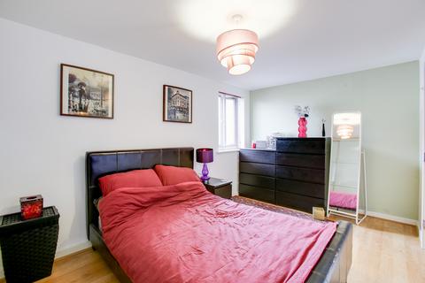 1 bedroom in a flat share to rent, Sandall Road, London W5