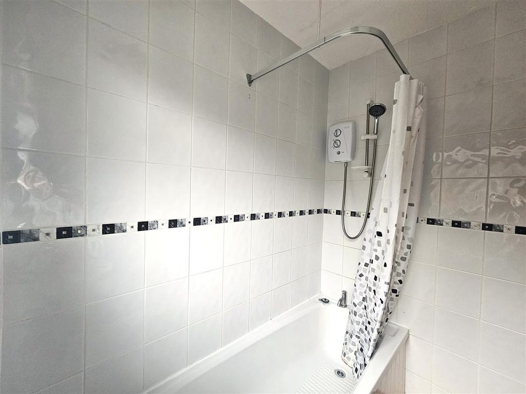 Bathroom 2.jpg